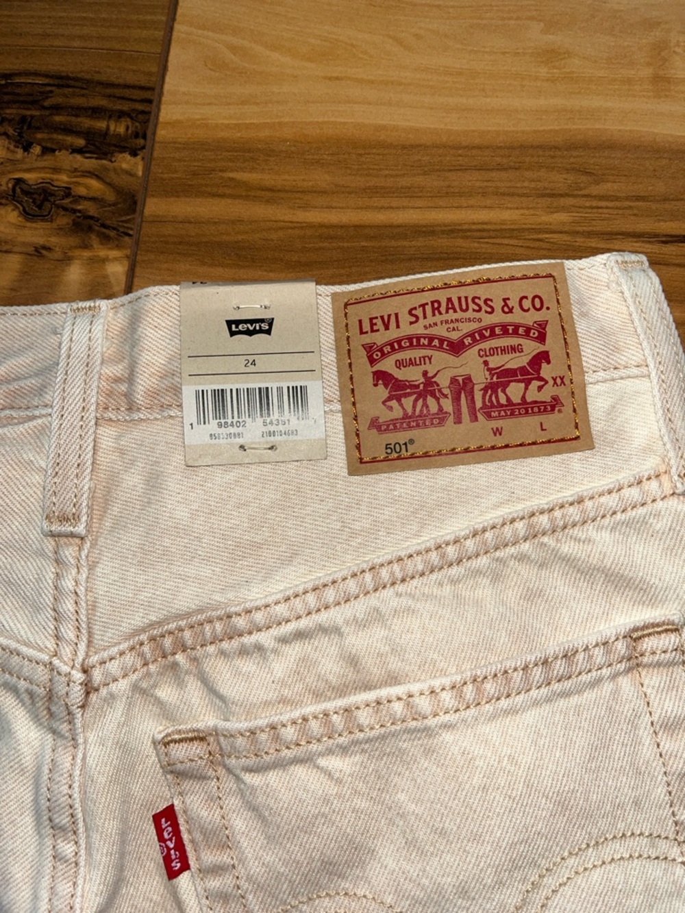 NWT Levi’s 501 Mid-Thigh High Waist Shorts - Picture 6 of 6